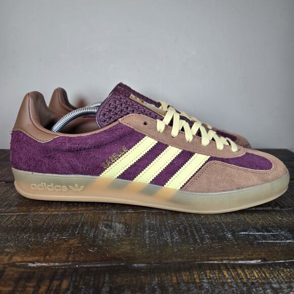 NEW Adidas Gazelle Indoor Mens Size 11.5 Low Shoes Sneakers Maroon Yellow JI0324